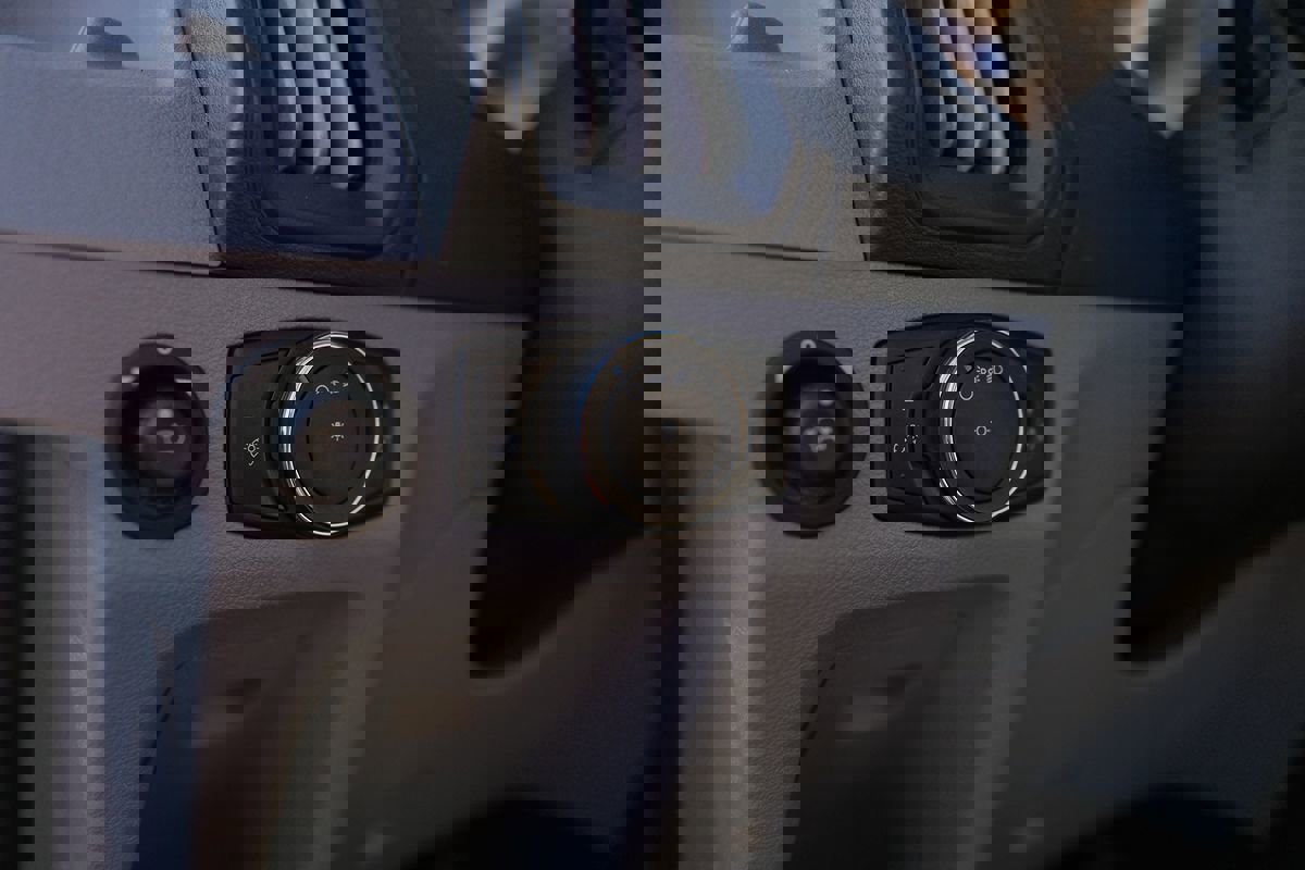 Used 2019 Ford Transit 350 156 DRW image 11