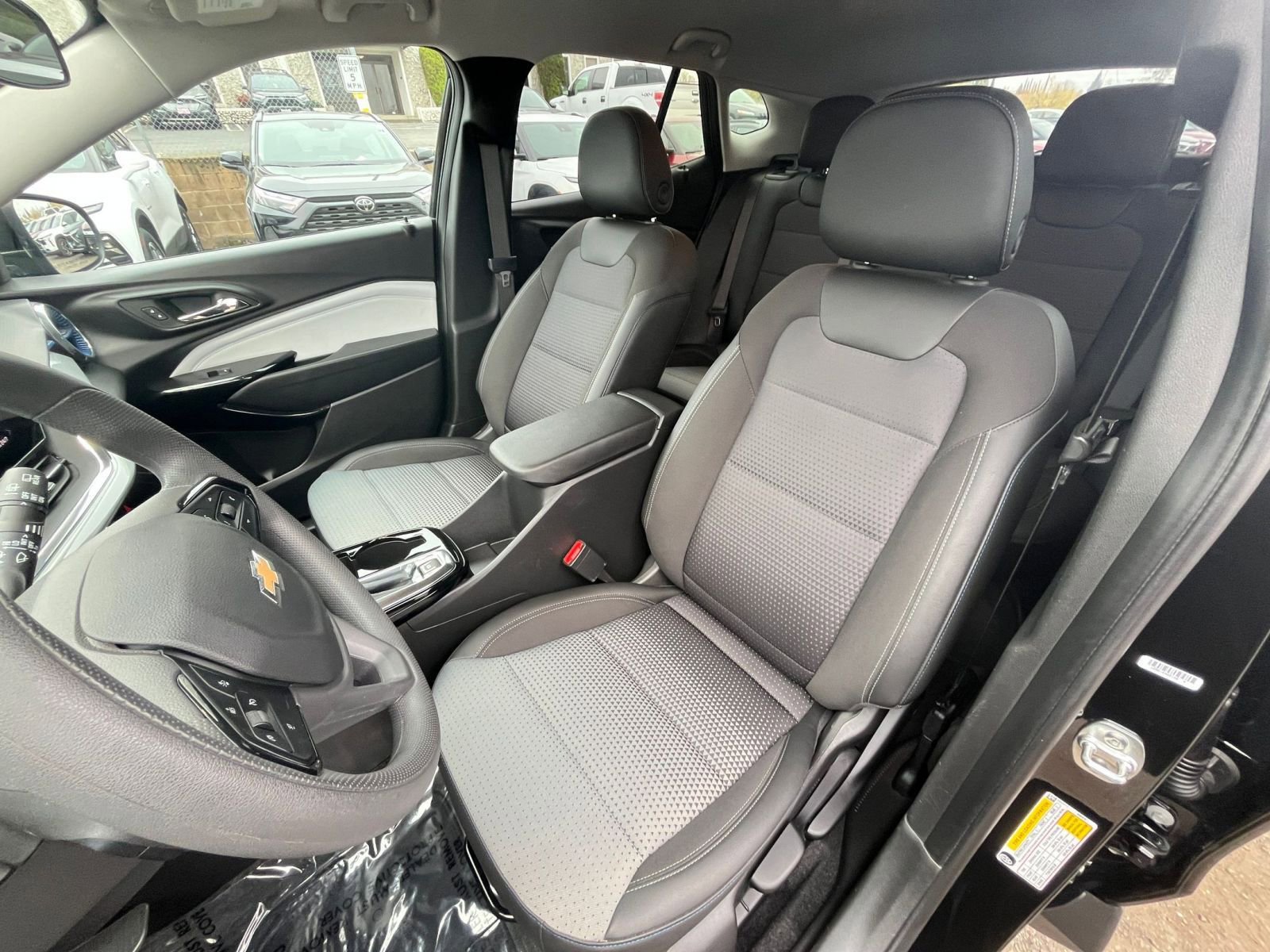 Used 2025 Chevrolet Trax LT image 34