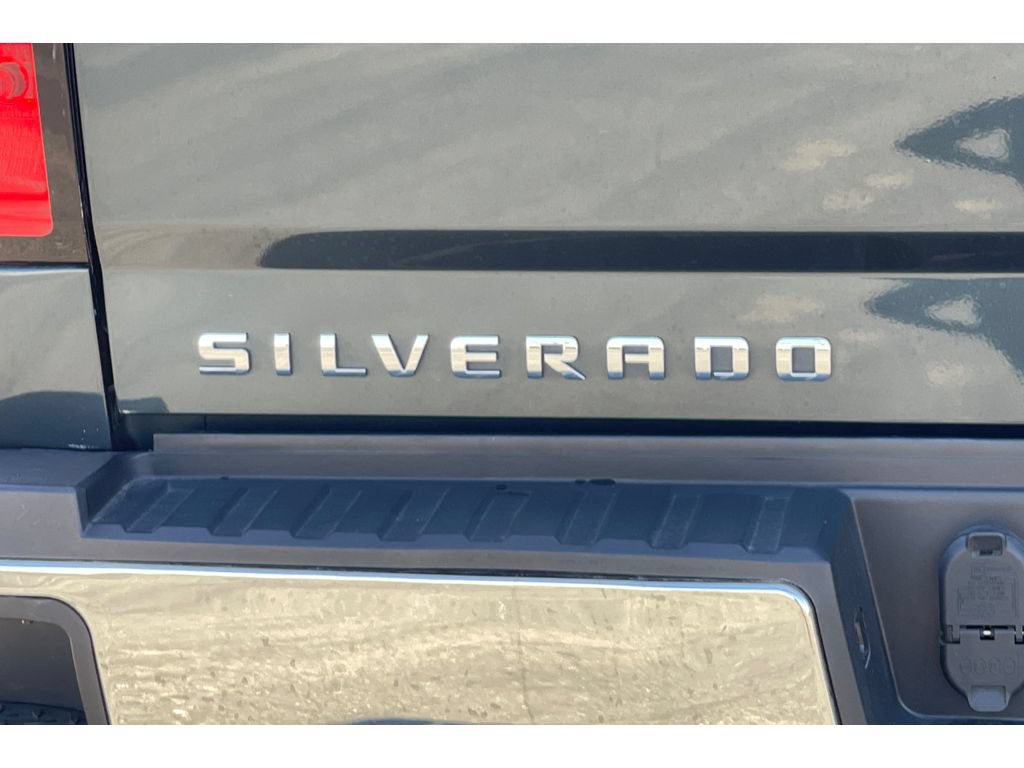 Used 2018 Chevrolet Silverado 1500 LT w/ All Star Edition RWD image 17