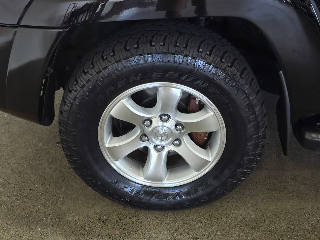 Used 2005 Toyota 4Runner SR5 AWD/4WD image 8