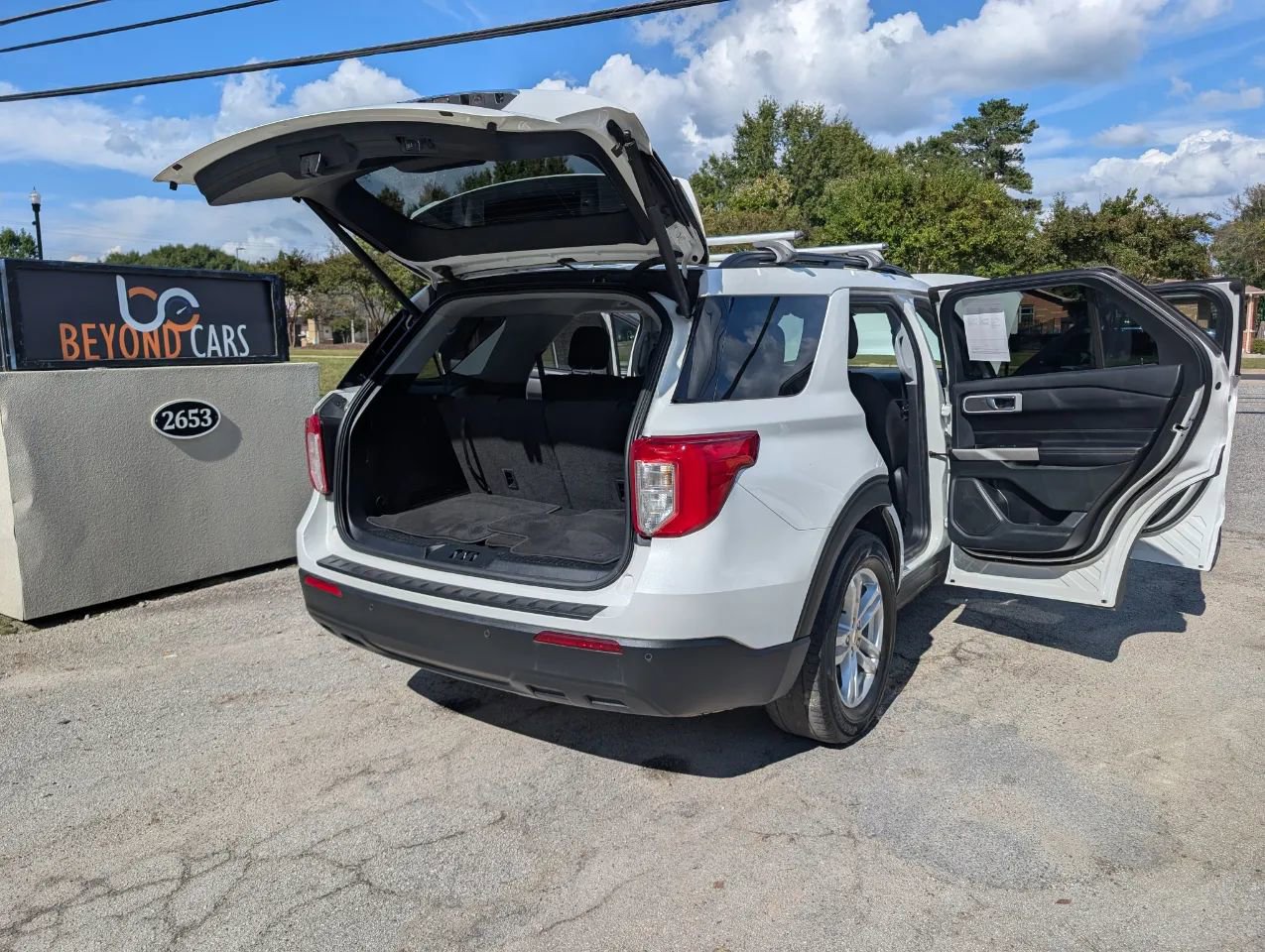 Used 2022 Ford Explorer XLT image 14