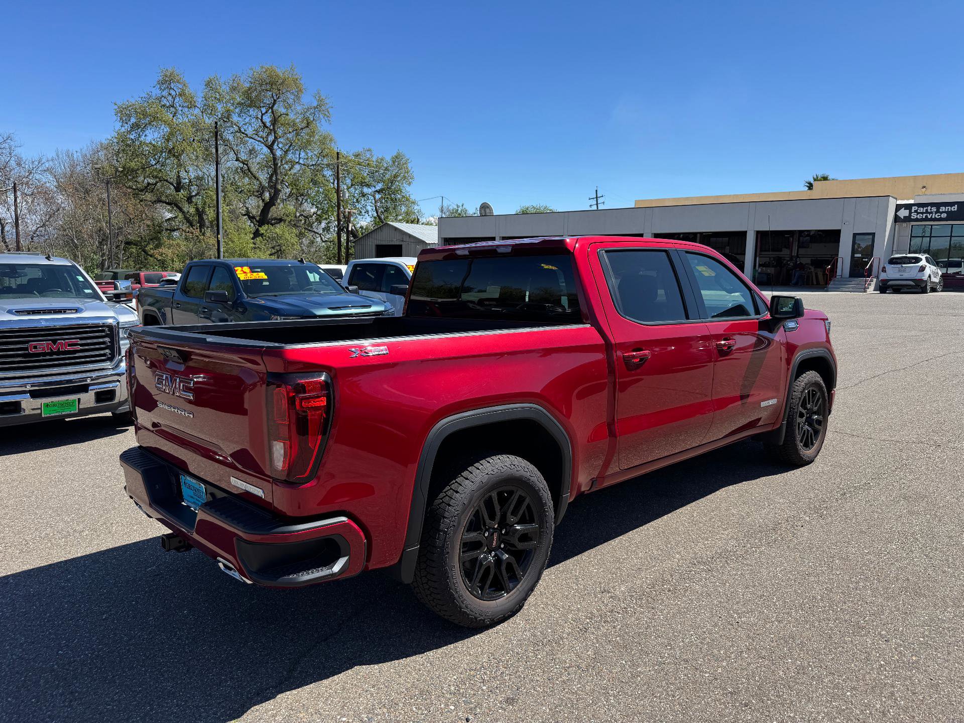 New 2024 GMC Sierra 1500 Elevation image 4