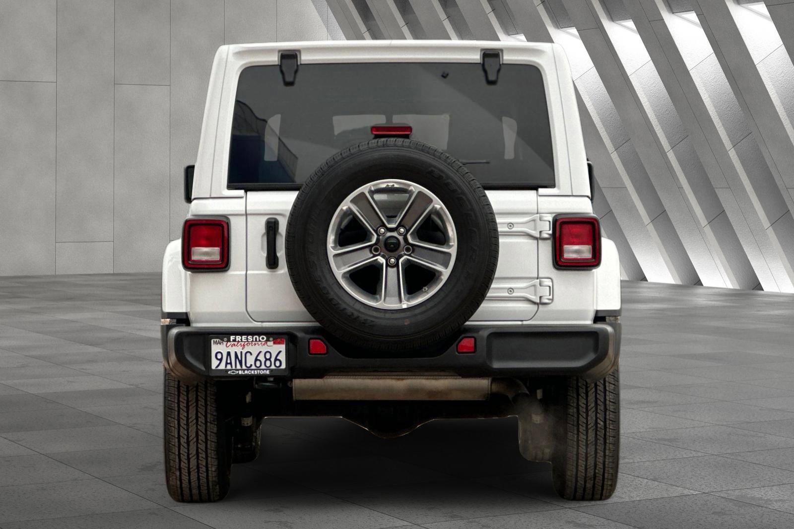 Used 2022 Jeep Wrangler Unlimited Sahara image 5