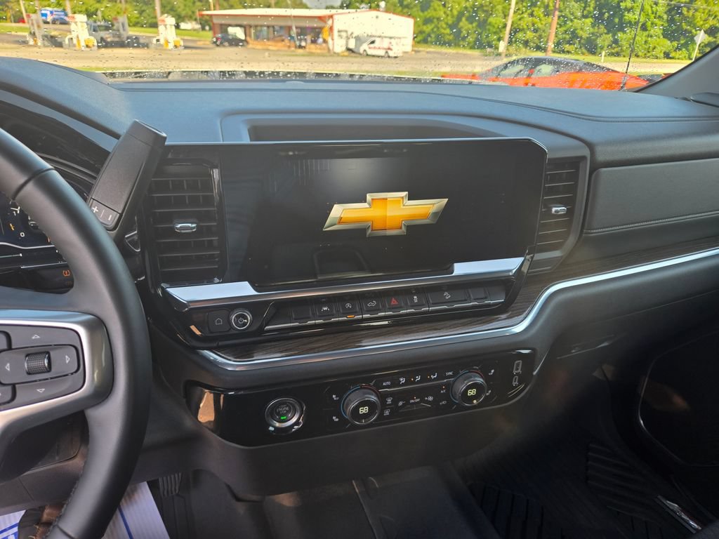 Used 2023 Chevrolet Silverado 1500 LT w/ Z71 Off-Road Package AWD/4WD image 9