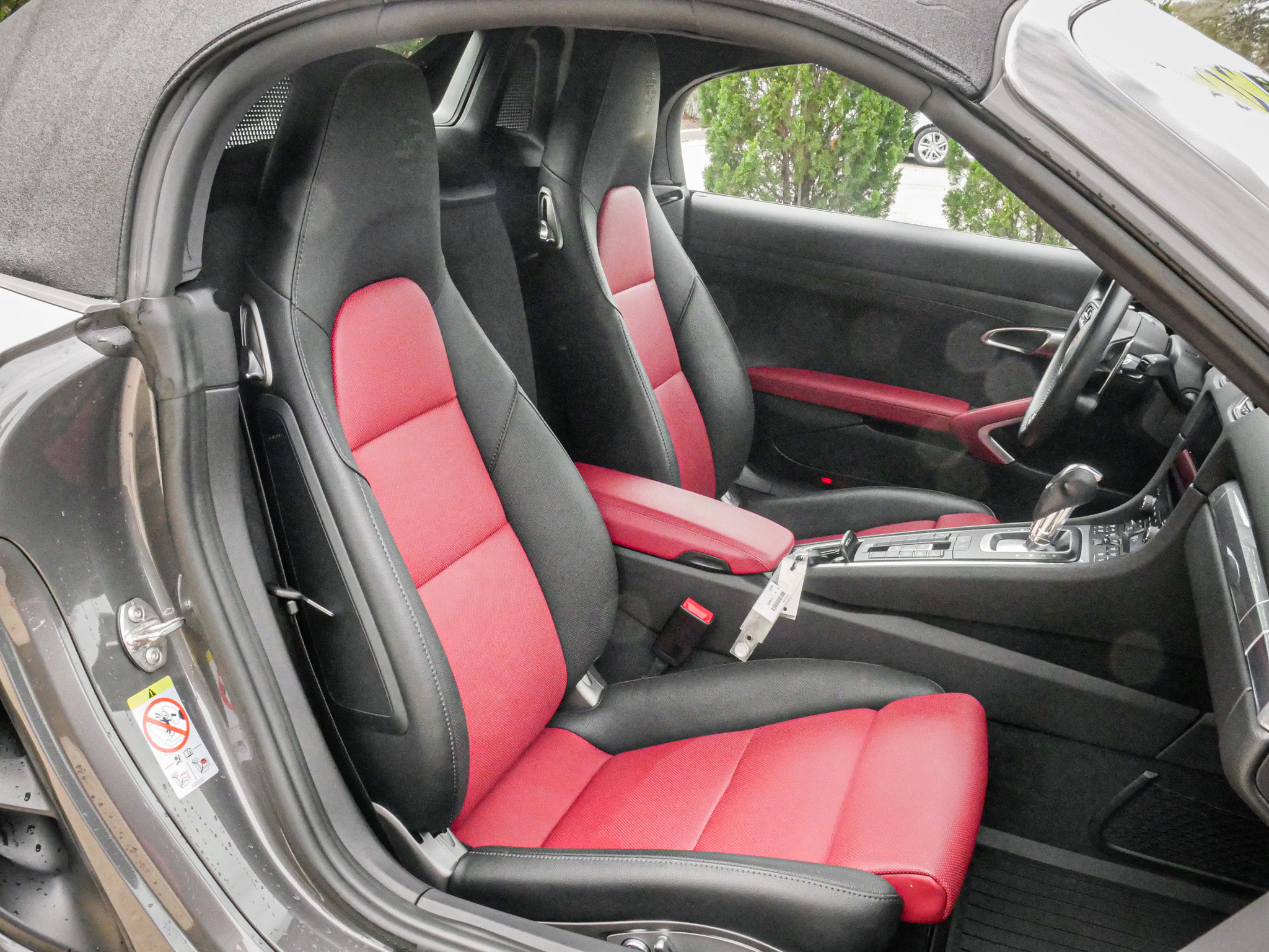 Used 2024 Porsche 718 Boxster w/ Premium Package image 31