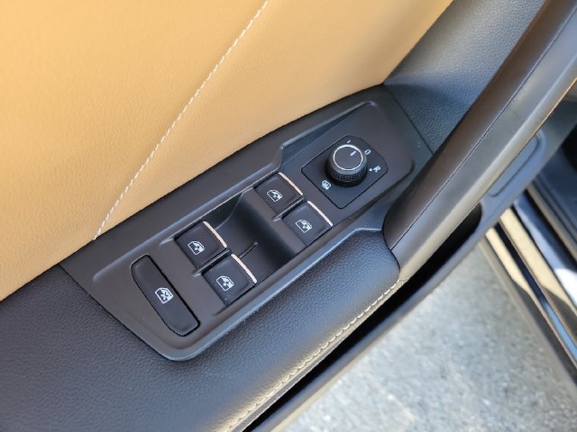 Used 2024 Volkswagen Tiguan SE FWD image 19
