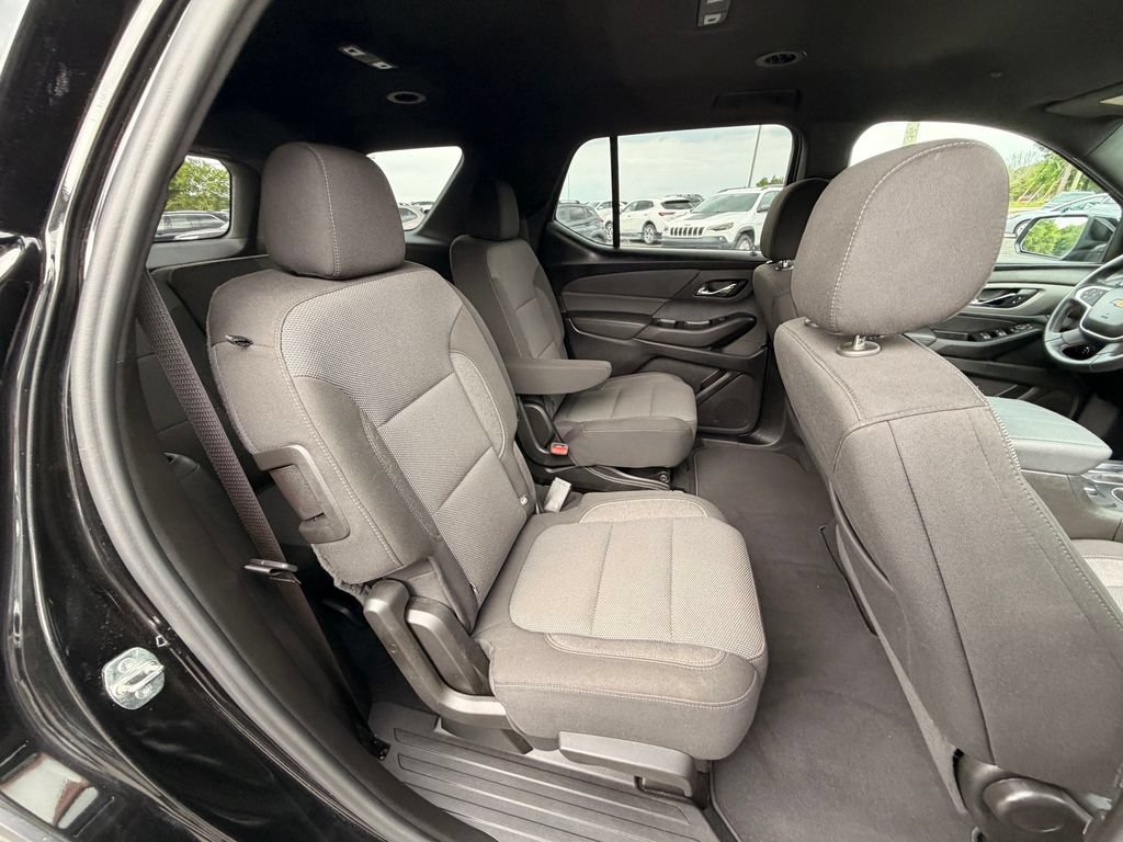 Used 2023 Chevrolet Traverse LT AWD/4WD image 34