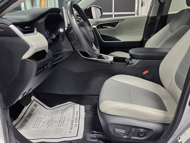 Used 2021 Toyota RAV4 XLE Premium FWD image 5