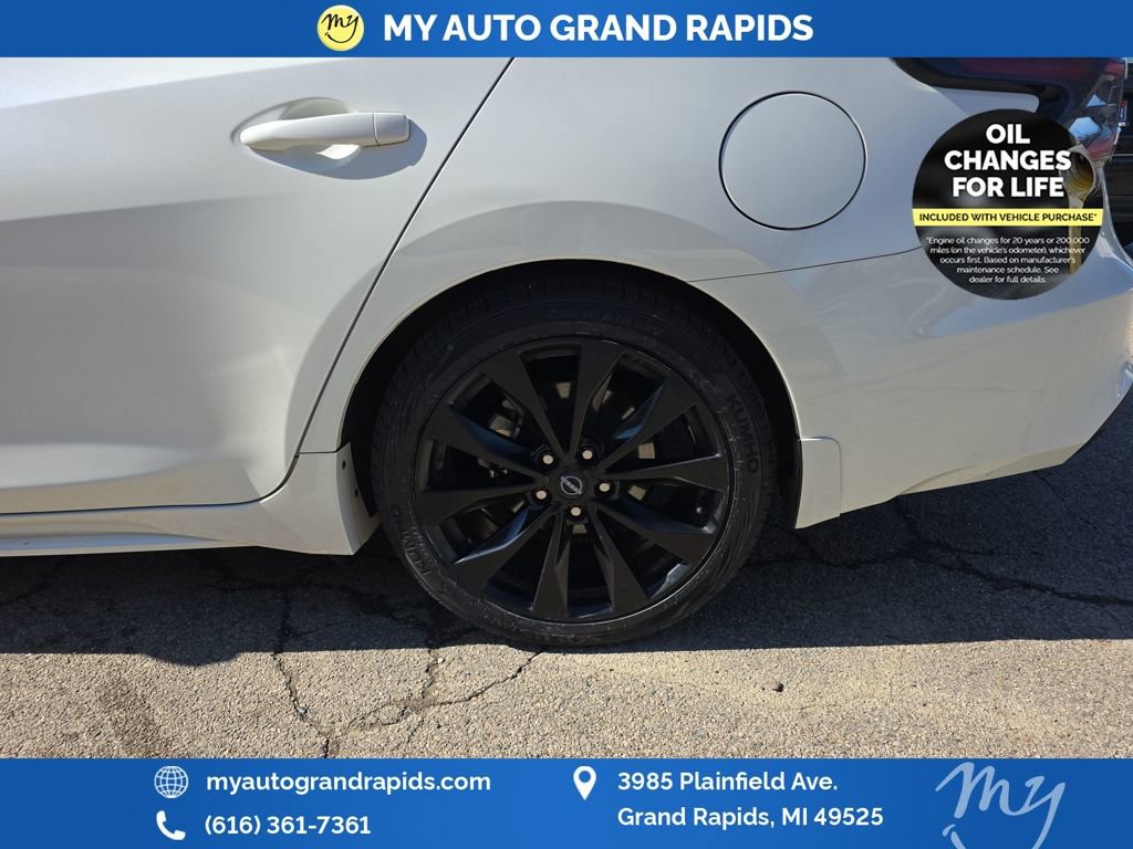 Used 2023 Nissan Maxima SR w/ Sport Mat Group image 30