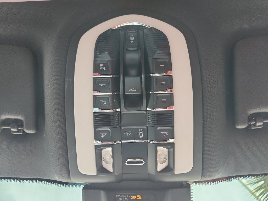 Certified 2021 Porsche Macan S image 40