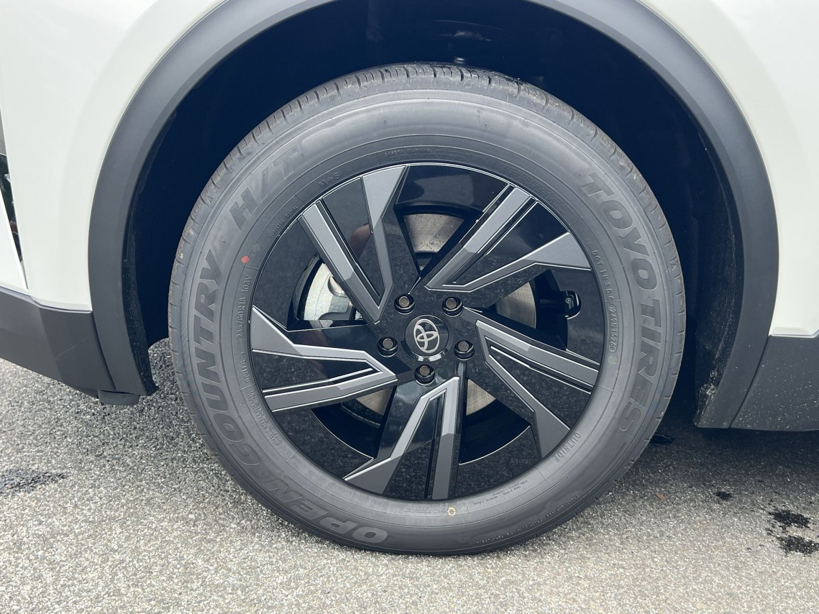 New 2026 Toyota C-HR AWD/4WD image 5