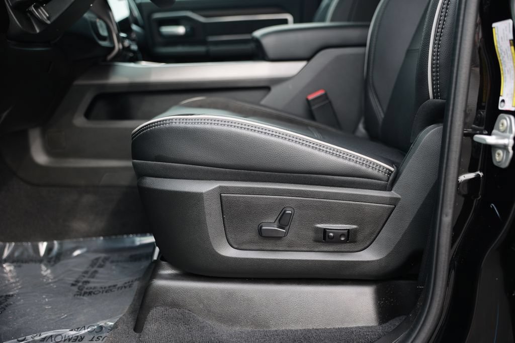 New 2026 RAM 3500 Laramie AWD/4WD image 18