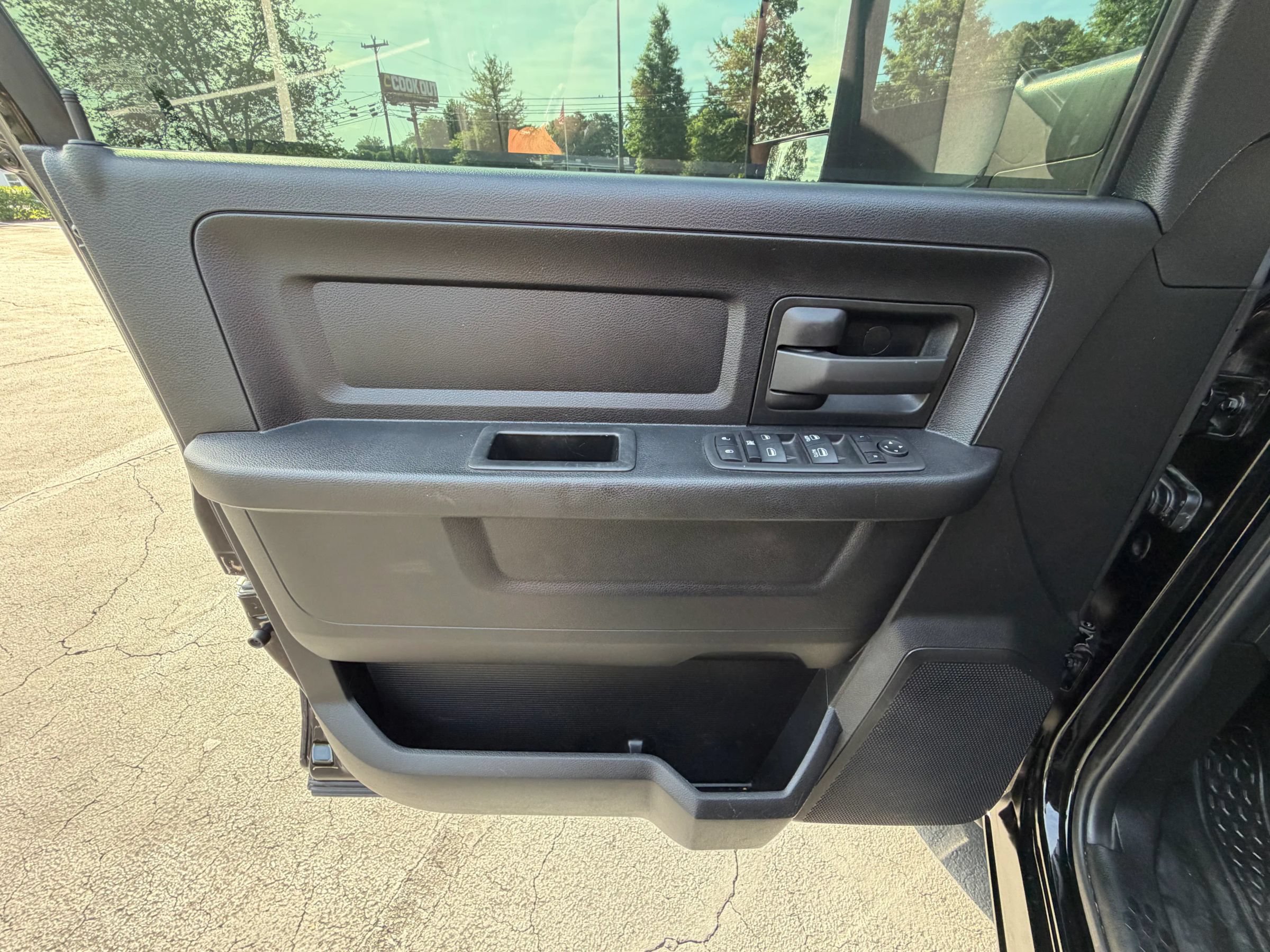 Used 2022 RAM 5500 Tradesman w/ Convenience Group AWD/4WD image 17