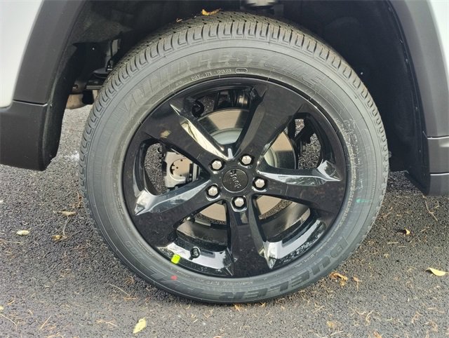 New 2025 Jeep Grand Cherokee Altitude image 6