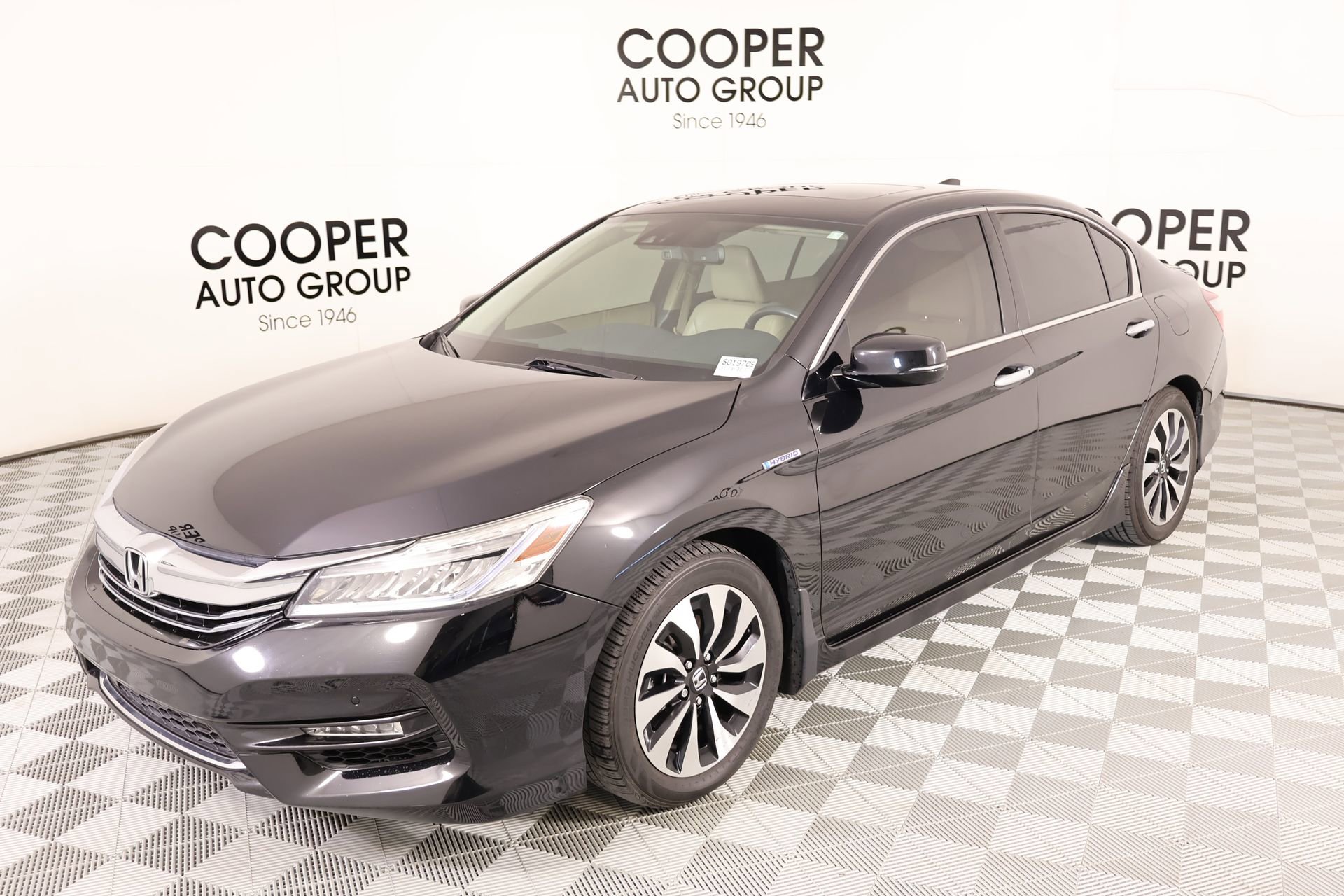 Used 2017 Honda Accord Touring image 11