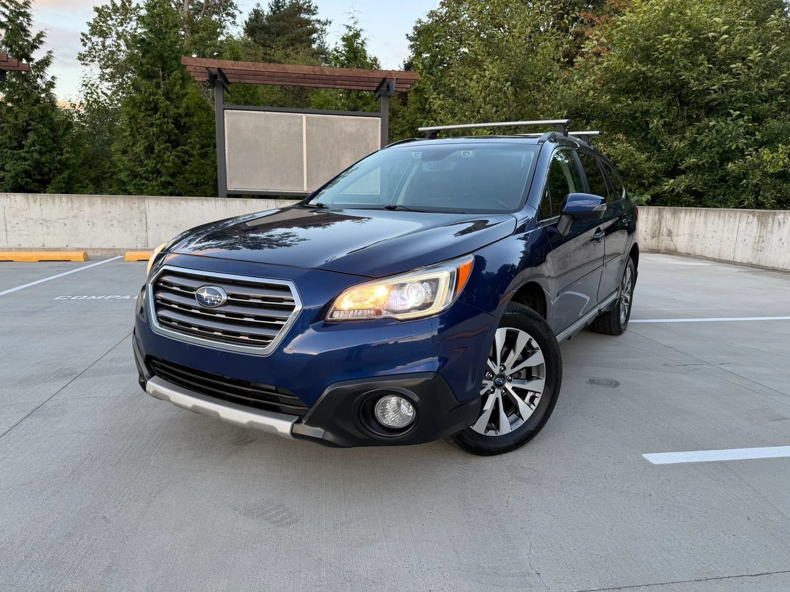 Used 2017 Subaru Outback 3.6R Touring w/ Popular Package #5A AWD/4WD image 1