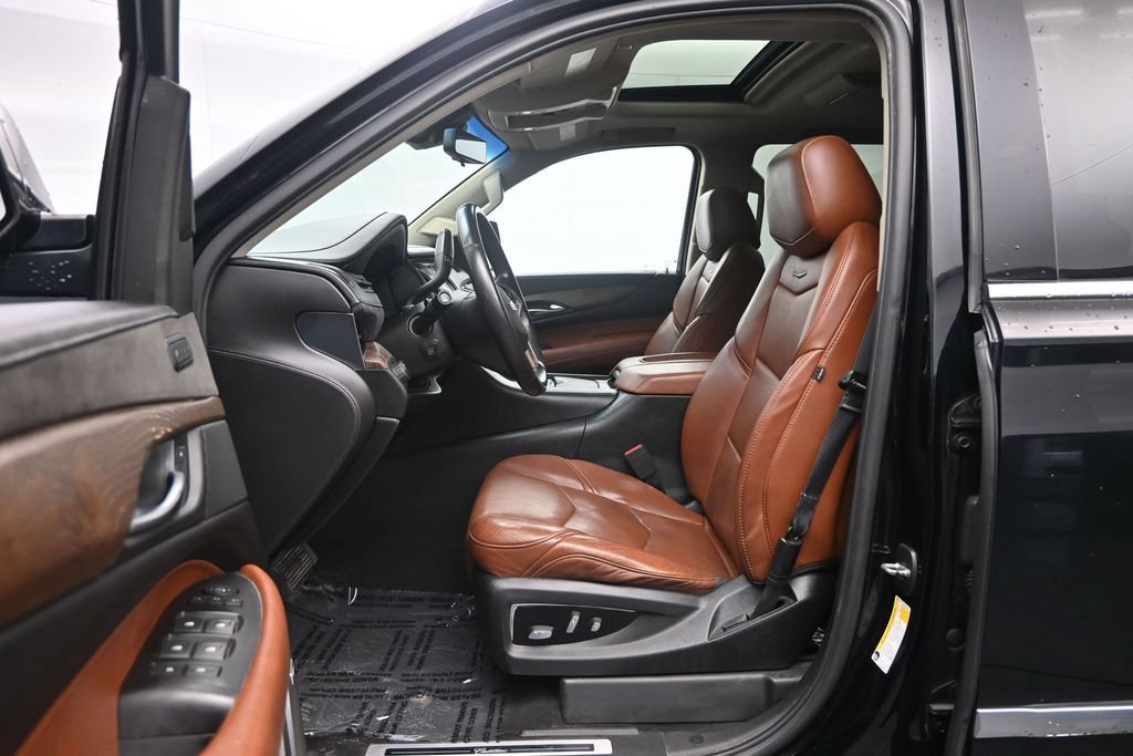 Used 2018 Cadillac Escalade Premium Luxury AWD/4WD image 22
