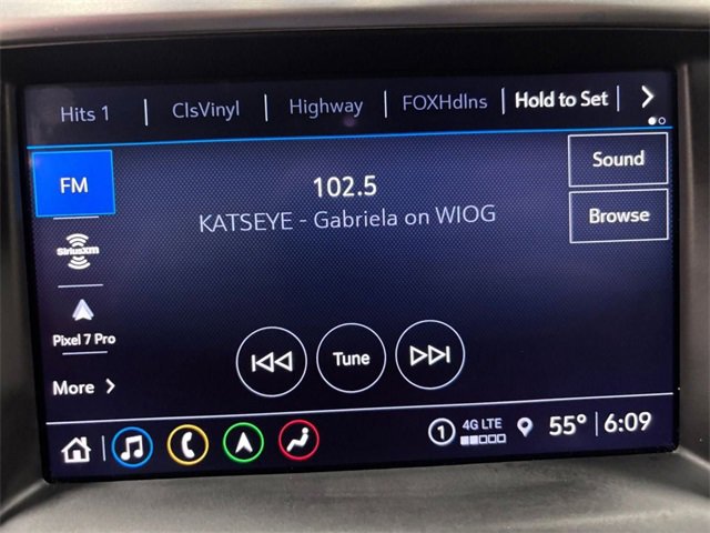 Used 2023 GMC Acadia SLT image 32