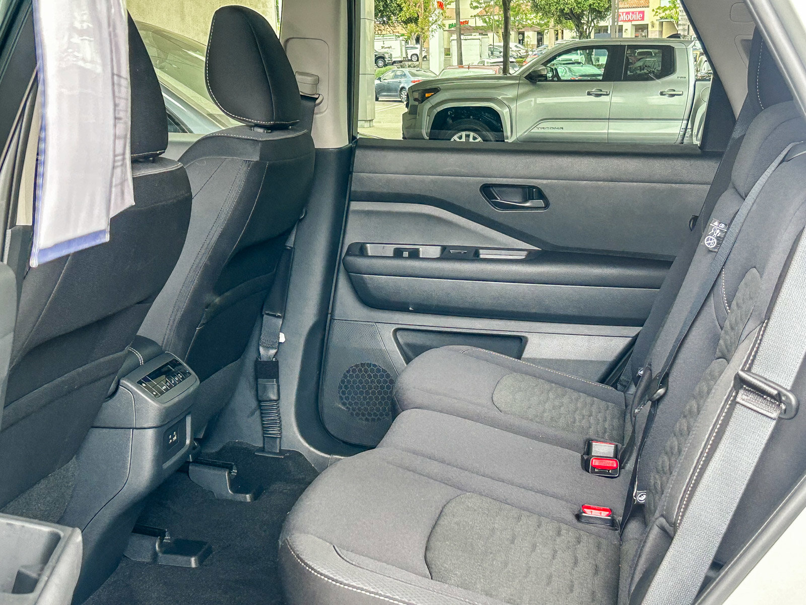 Used 2025 Nissan Pathfinder SV FWD image 18