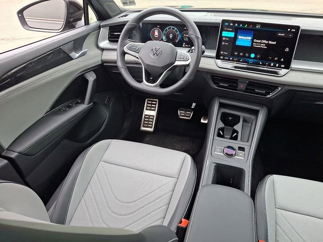 Certified 2025 Volkswagen Tiguan SE R-Line AWD/4WD image 14