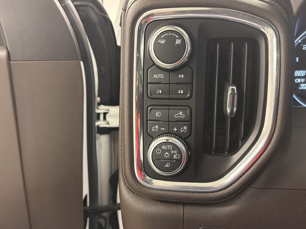 Used 2019 GMC Sierra 1500 SLT w/ SLT Premium Plus Package AWD/4WD image 33