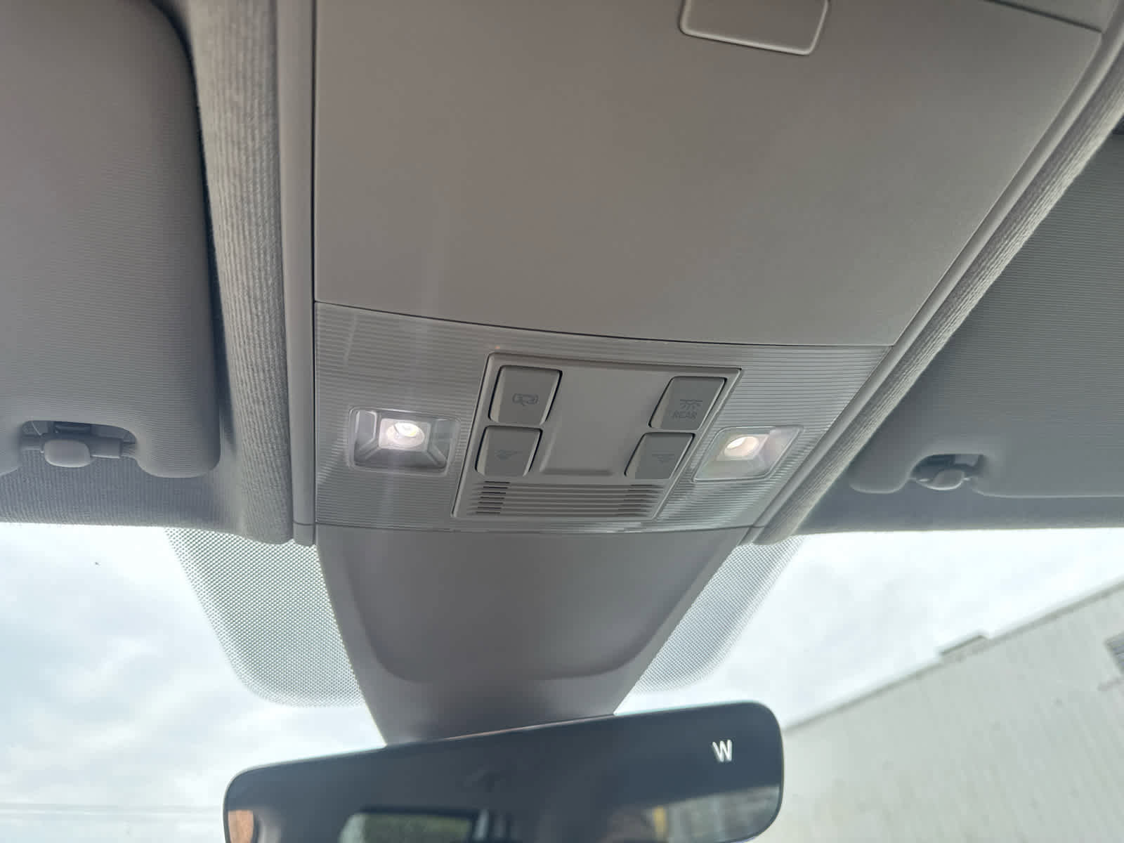 Used 2022 Volkswagen Tiguan SE image 23