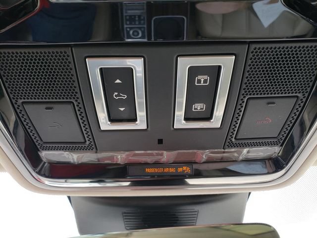 Used 2017 Land Rover Range Rover HSE AWD/4WD image 32