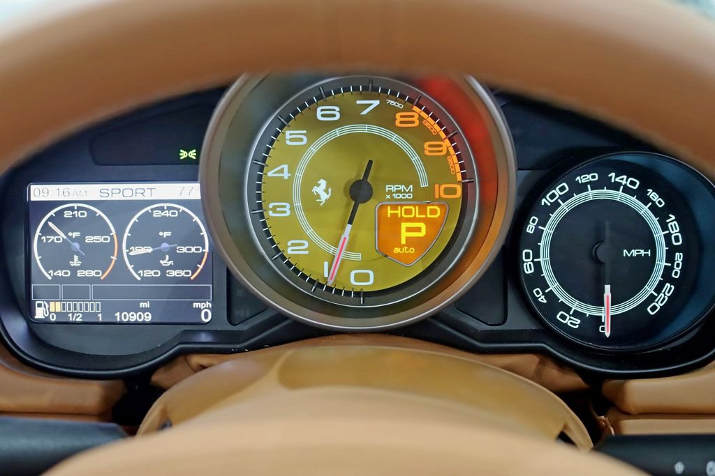 Used 2011 Ferrari California RWD image 19
