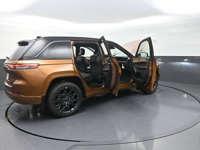 New 2026 Jeep Grand Cherokee Summit w/ Obsidian Package AWD/4WD image 41