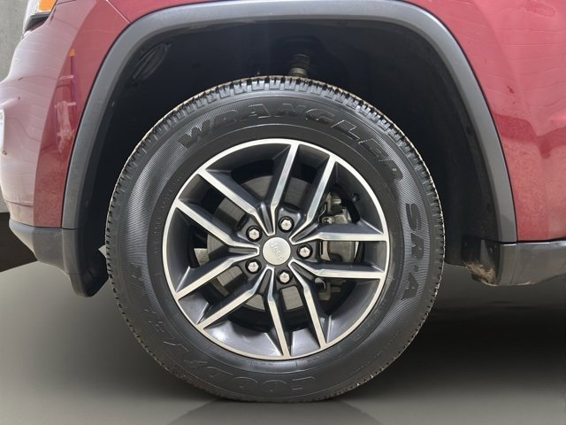 Used 2018 Jeep Grand Cherokee Limited image 25