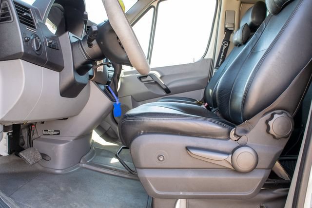 Used 2010 Mercedes-Benz Sprinter 2500 image 11
