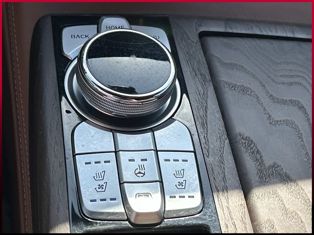 Used 2022 Genesis G90 3.3T Premium RWD image 32