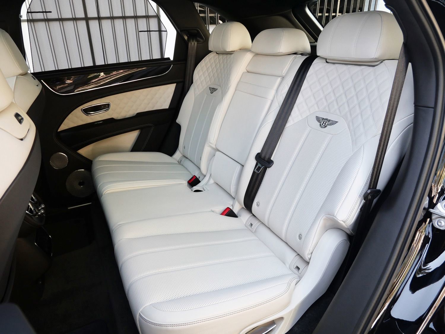 Used 2023 Bentley Bentayga AWD/4WD image 21