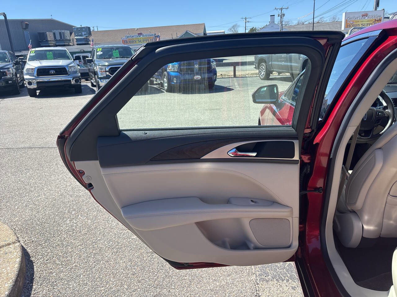 Used 2017 Lincoln MKZ Reserve w/ Climate Package image 30