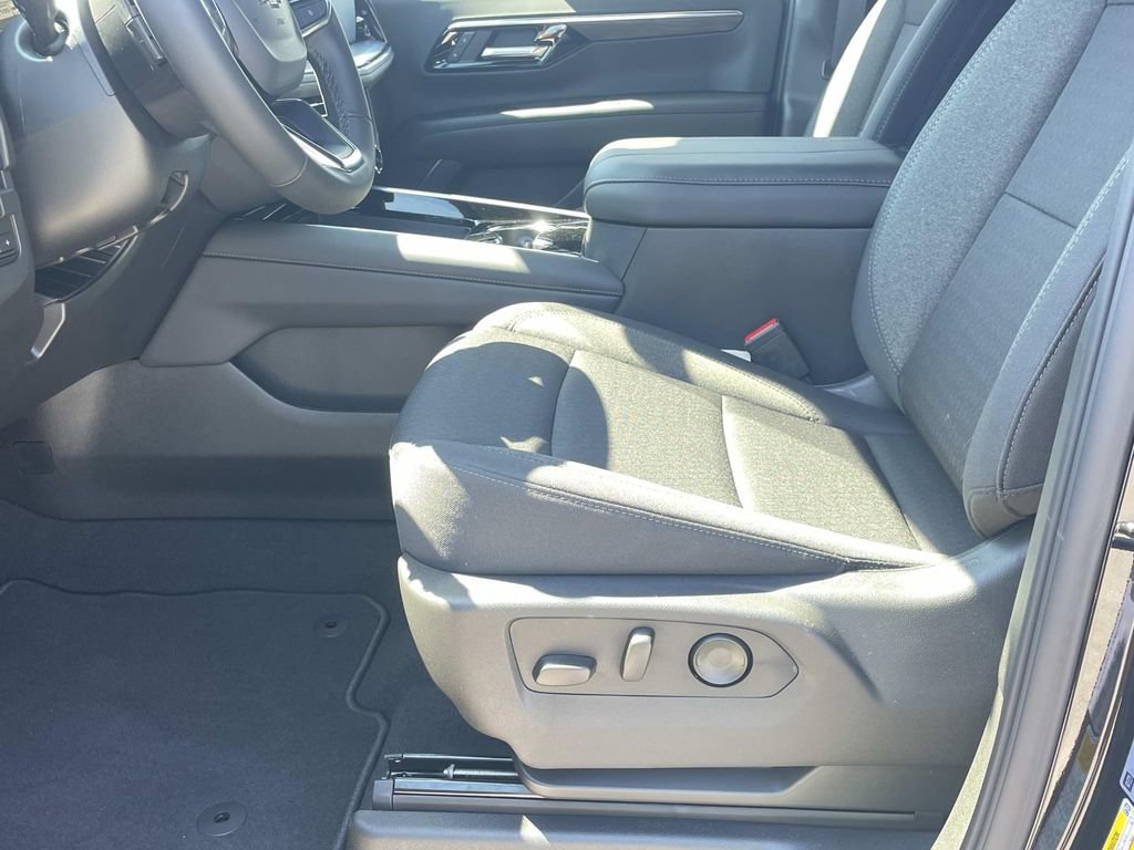 New 2026 Chevrolet Suburban LS w/ Max Trailering Package AWD/4WD image 17
