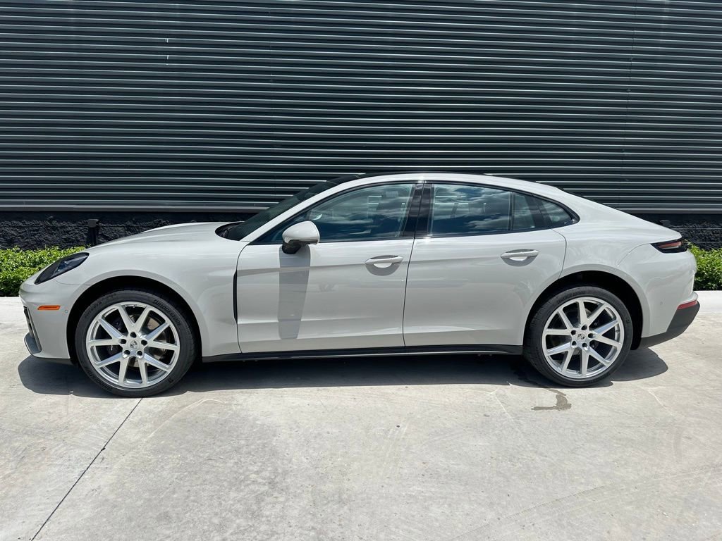 Used 2025 Porsche Panamera image 2