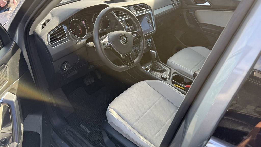 Used 2021 Volkswagen Tiguan SE AWD/4WD image 3
