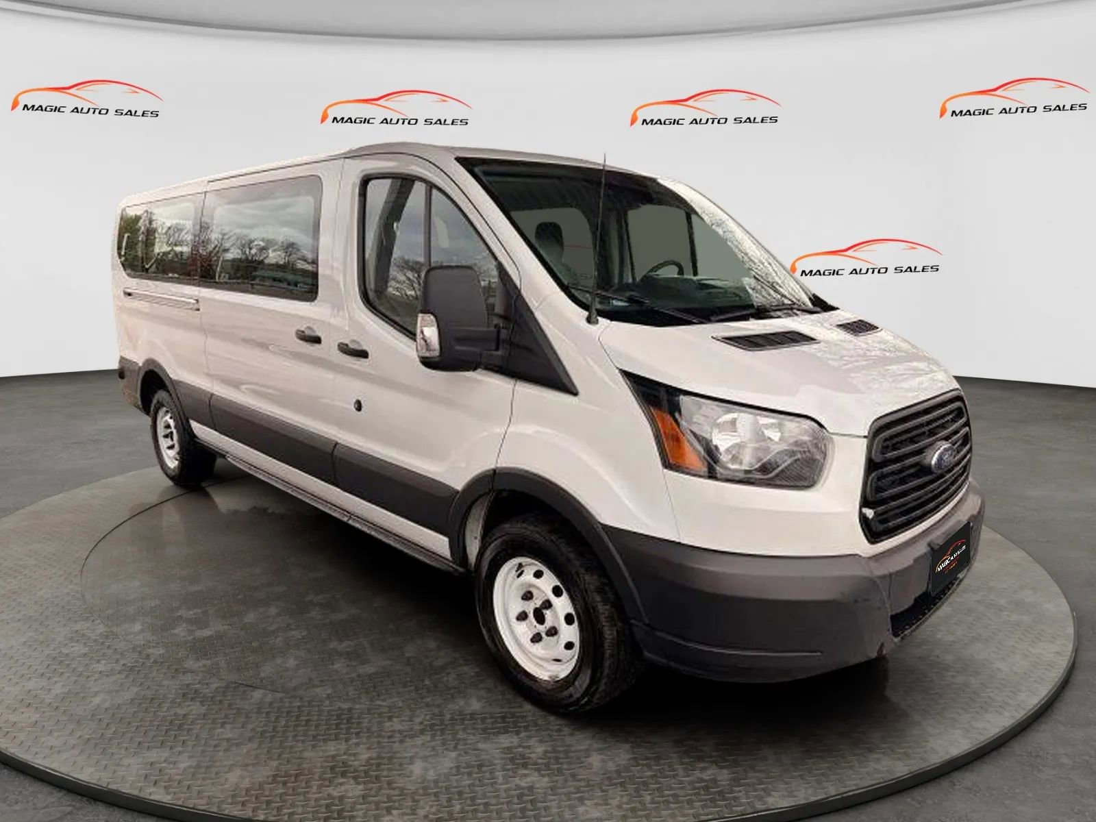 Used 2019 Ford Transit 350 XL RWD image 5