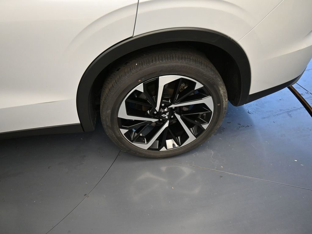 Used 2024 Mitsubishi Outlander SE image 18