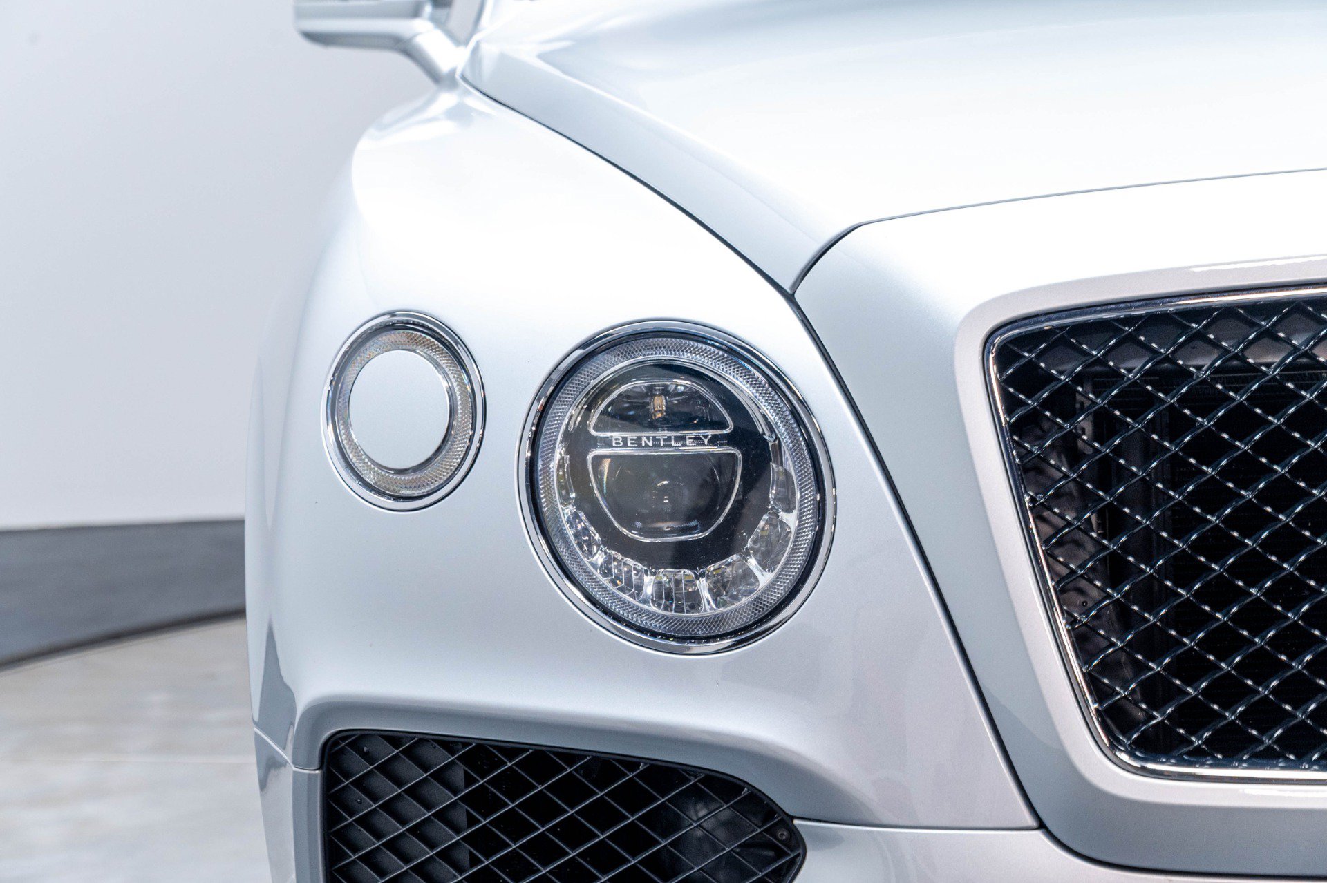 Used 2020 Bentley Bentayga AWD/4WD image 57