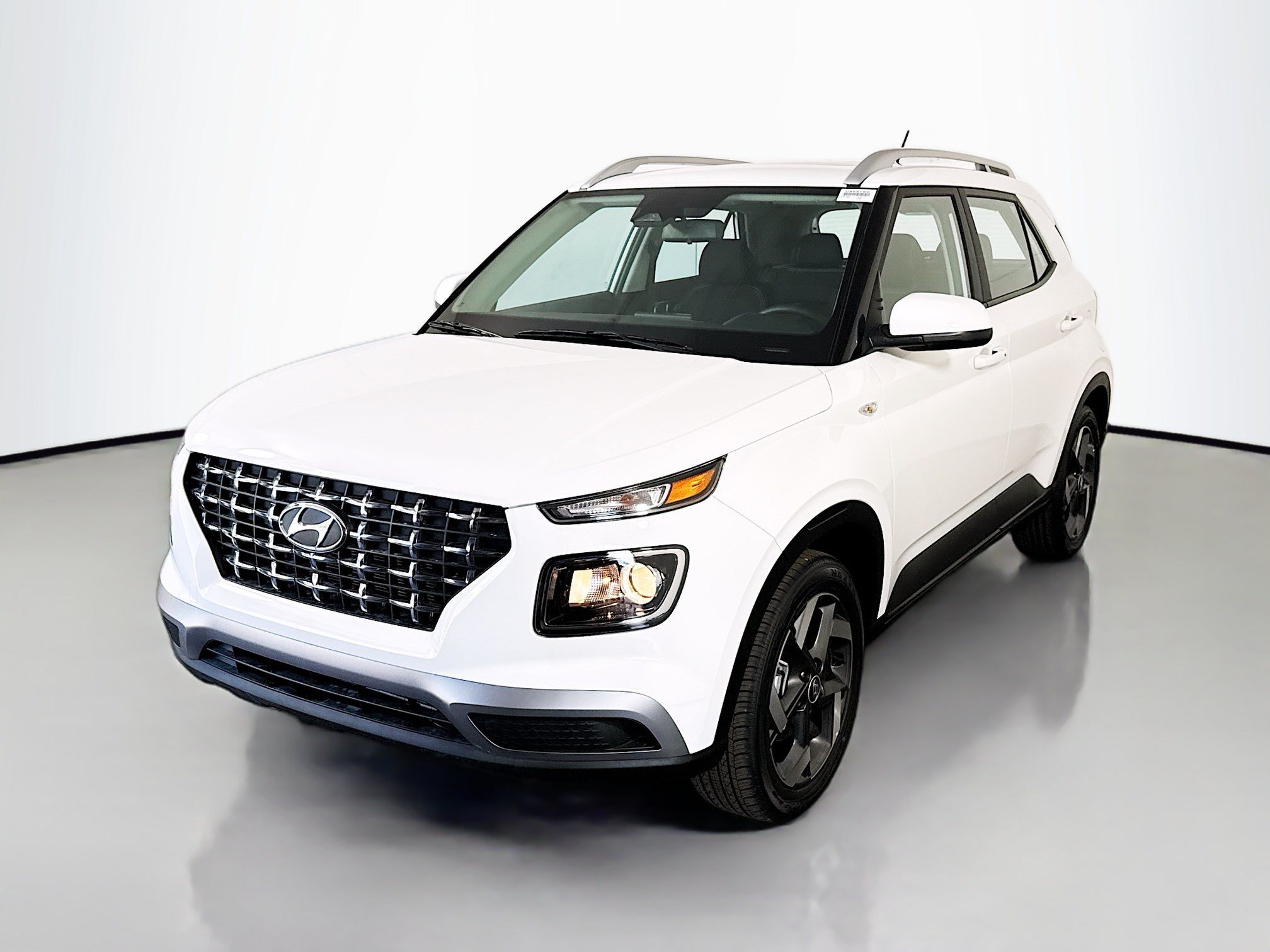 Used 2026 Hyundai Venue SEL FWD image 4
