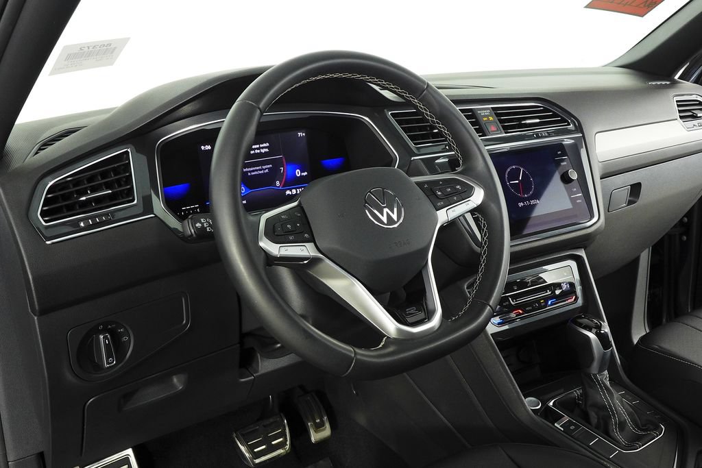 Certified 2023 Volkswagen Tiguan SE R-Line FWD image 27
