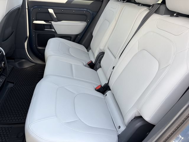 New 2026 Land Rover Defender 110 X-Dynamic SE AWD/4WD image 16
