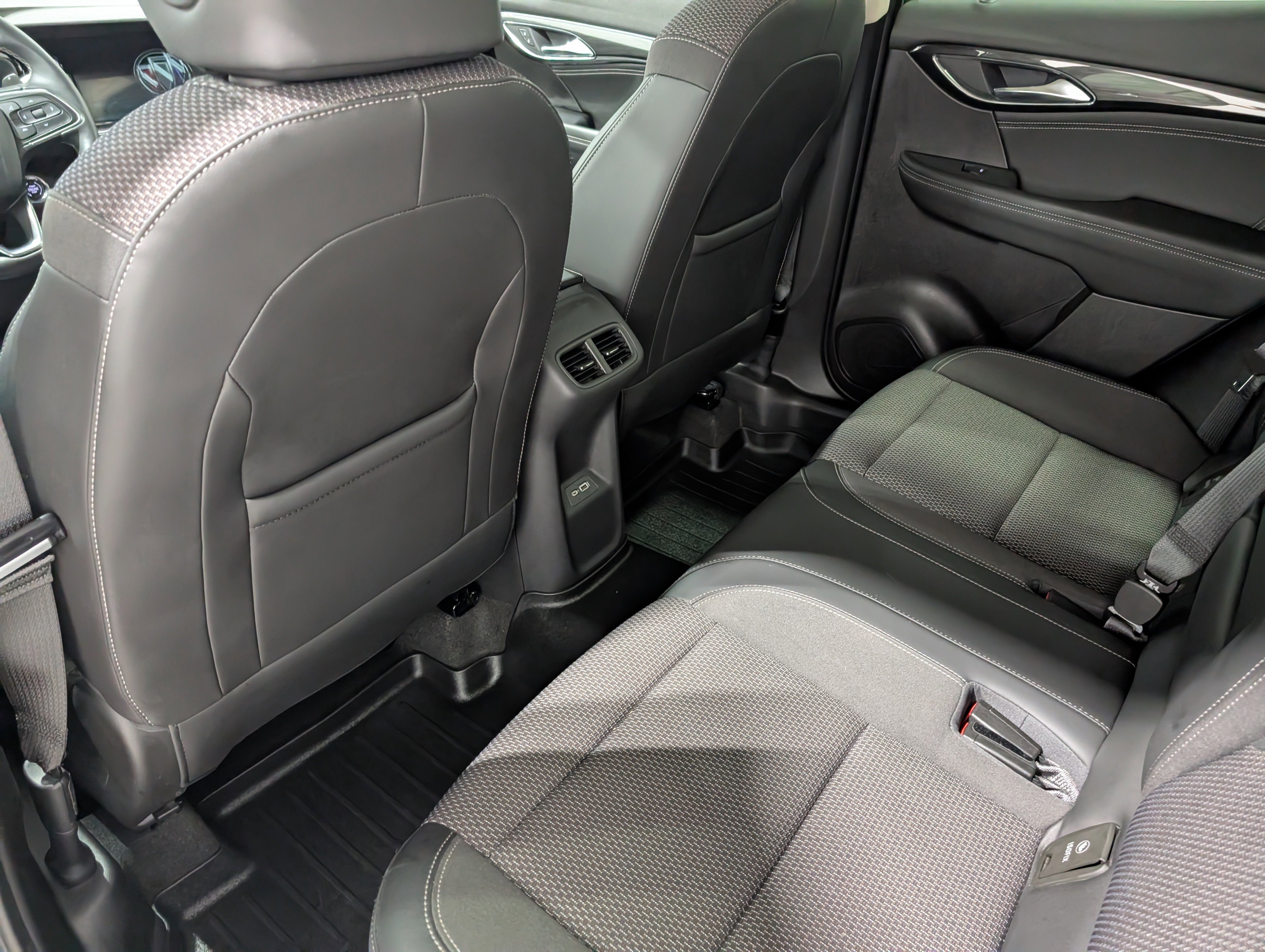 Used 2023 Buick Envision Preferred image 17