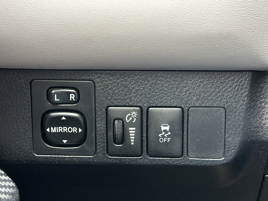 Used 2015 Toyota RAV4 XLE image 25