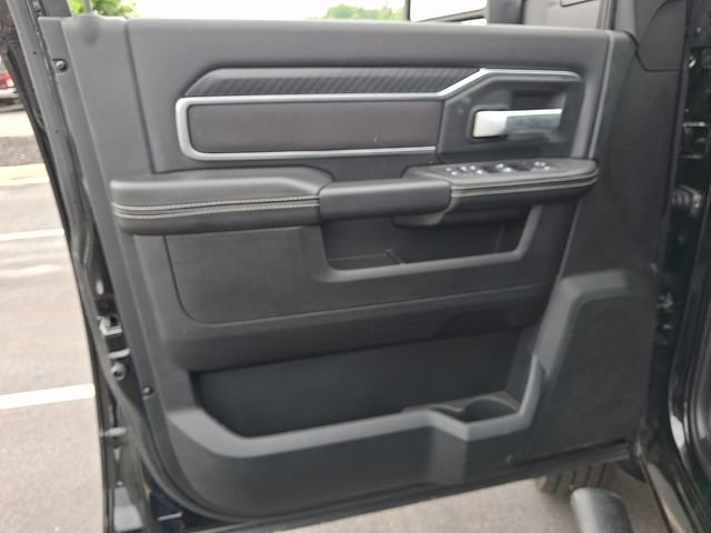 Used 2025 RAM 5500 4x4 Crew Cab image 12