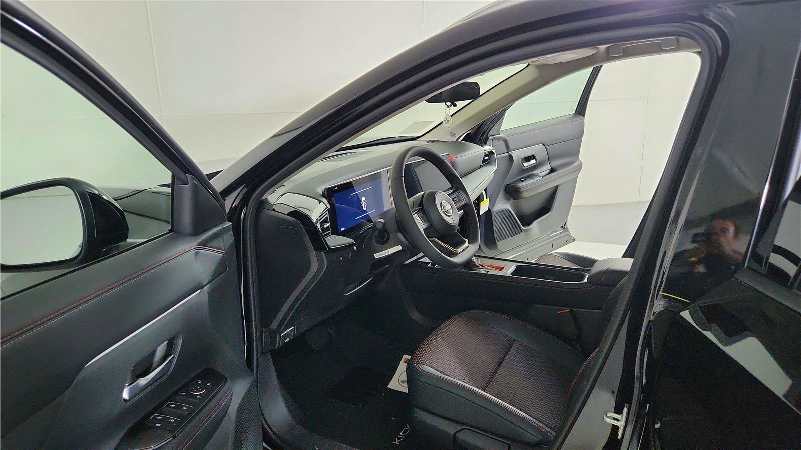 New 2026 Nissan Kicks SR w/ Cold Weather Package image 15