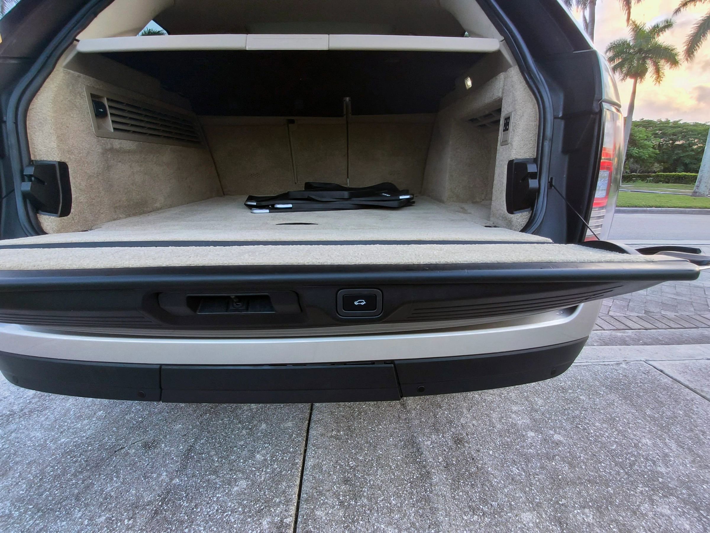 Used 2015 Land Rover Range Rover HSE image 55