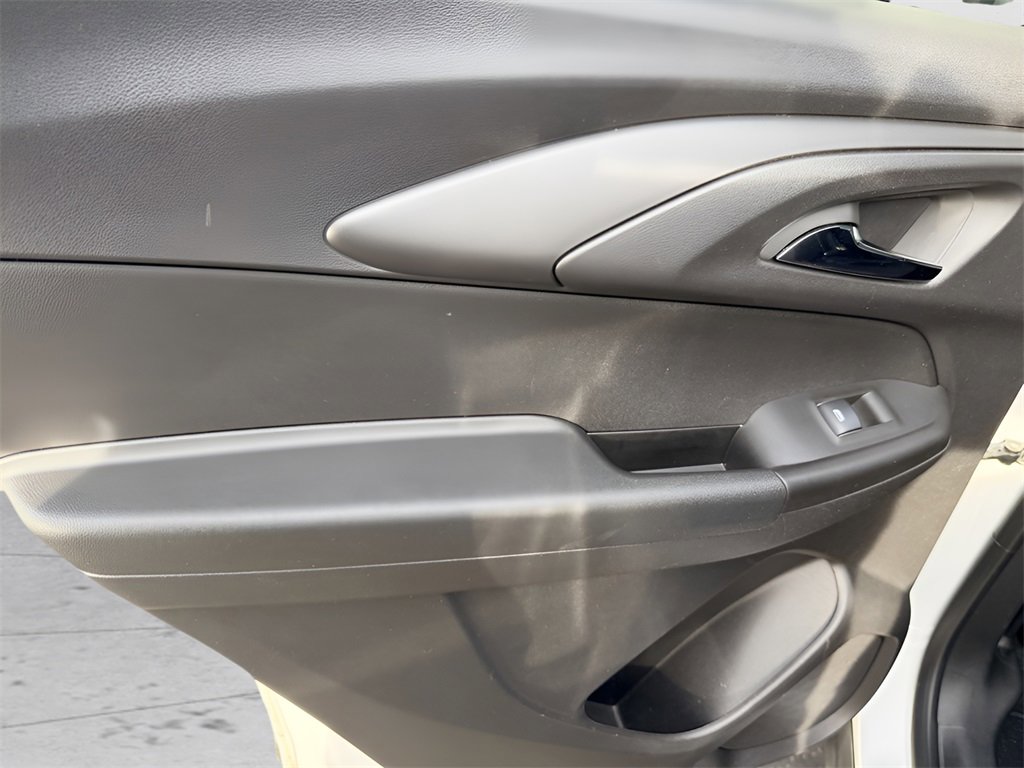 Used 2025 Chevrolet TrailBlazer LT image 32