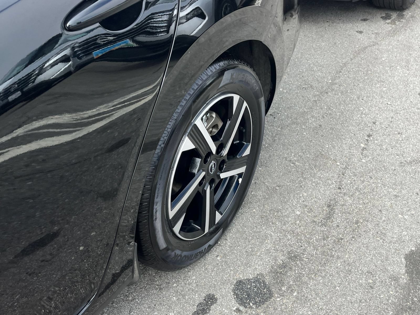 Used 2025 Nissan Sentra SV FWD image 30